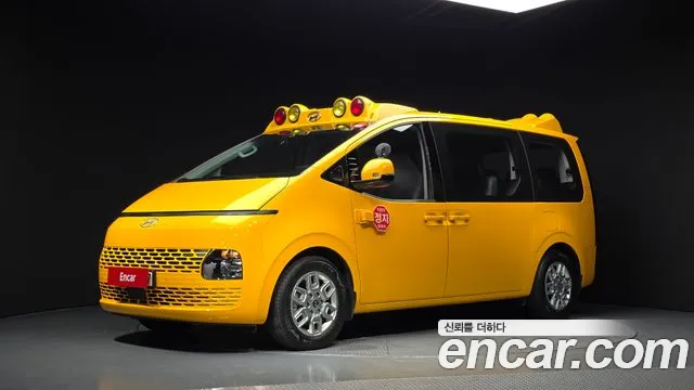 Hyundai Staria 2025 — photo 1