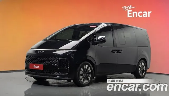 Hyundai Staria 2022 — photo 1