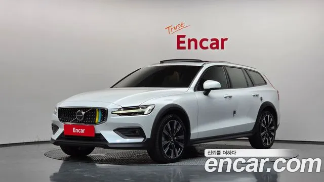 Volvo V60 2024 — photo 1