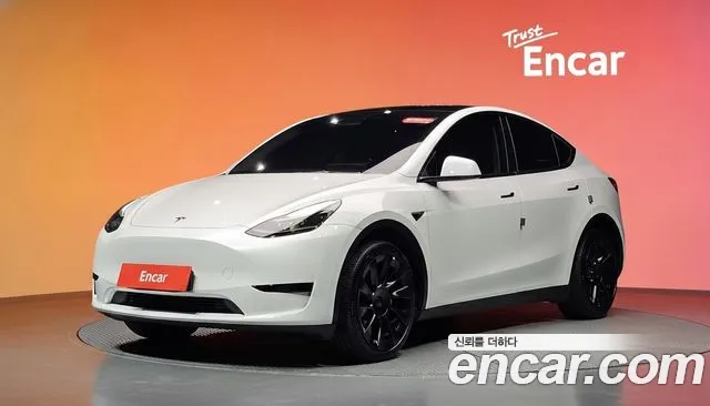 Tesla Model Y 2023 — photo 1