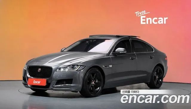 Jaguar XF 2017 — photo 1