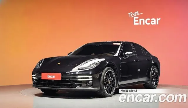 Porsche Panamera 2023 — photo 1