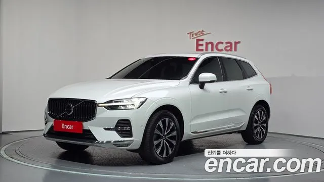 Volvo XC60 2023 — photo 1