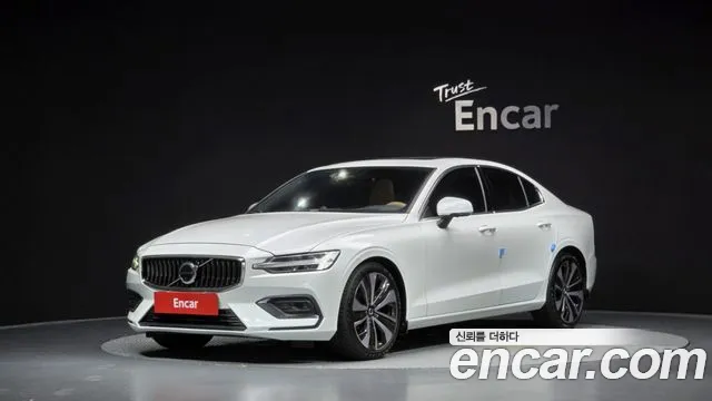 Volvo S60 2023 — photo 1