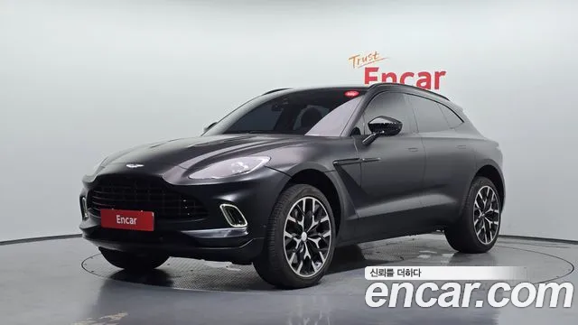 Aston Martin DBX 2021 — photo 1