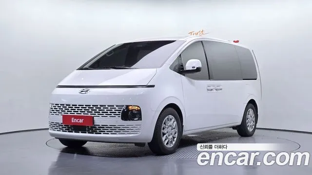 Hyundai Staria 2023 — photo 1