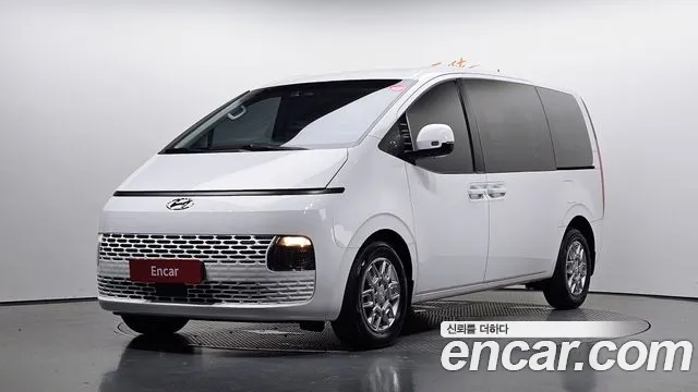 Hyundai Staria 2022 — photo 1