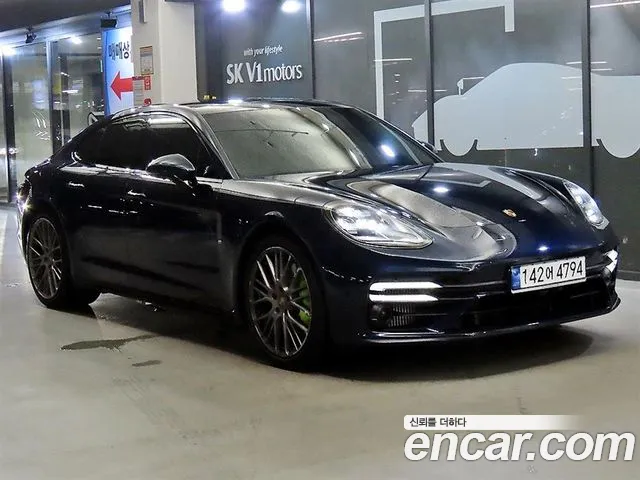 Porsche Panamera 2023 — photo 1
