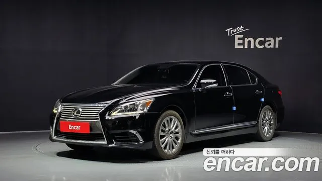 Lexus LS 2013 — photo 1