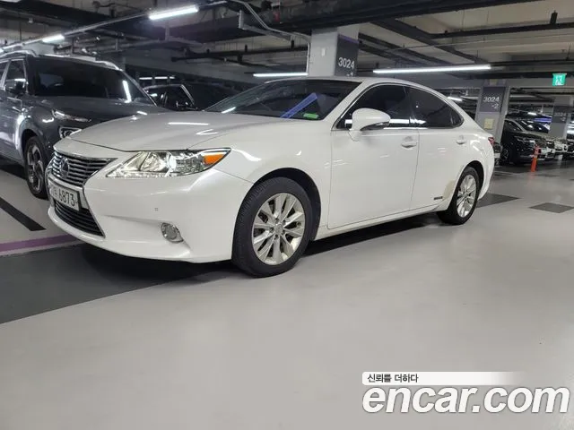 Lexus ES 2013 — photo 1