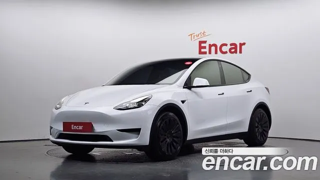 Tesla Model Y 2023 — photo 1