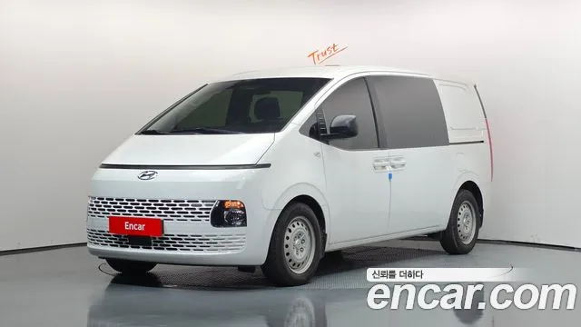 Hyundai Staria 2023 — photo 1