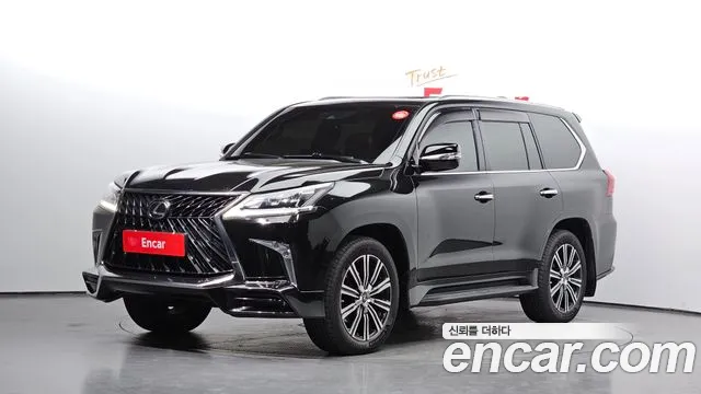 Lexus LX 2019 — photo 1