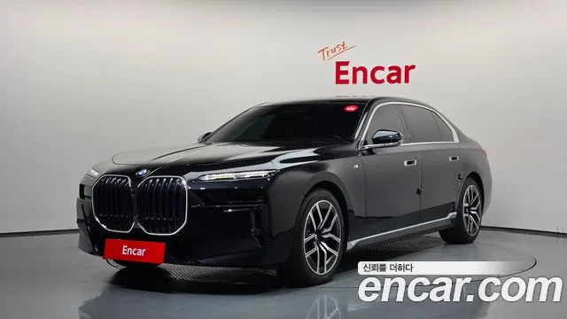 BMW 7-Series 2023 — photo 1
