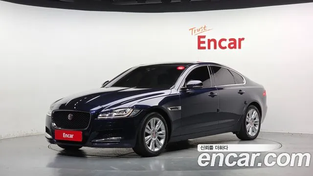 Jaguar XF 2018 — photo 1