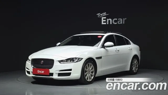 Jaguar XE 2017 — photo 1