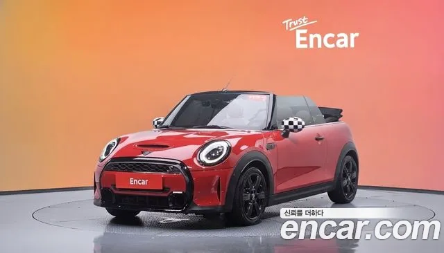 Mini Cooper Convertible 2023 — photo 1