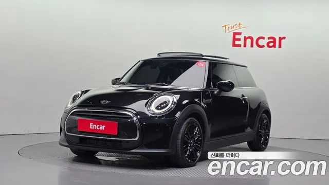 Mini Cooper 2024 — photo 1
