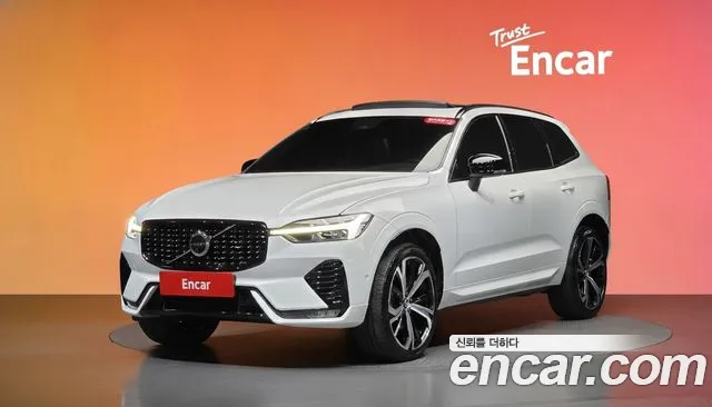 Volvo XC60 2022 — photo 1