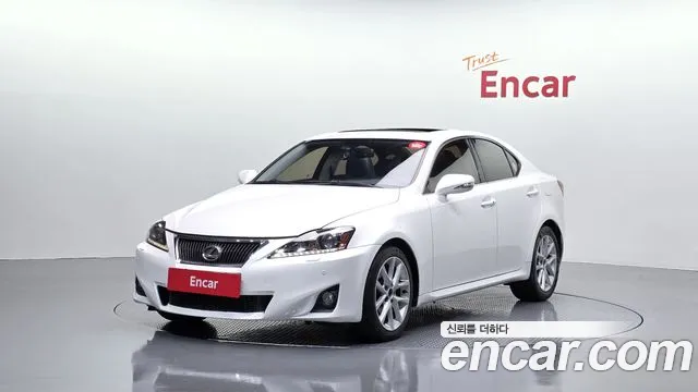 Lexus IS 2011 — photo 1