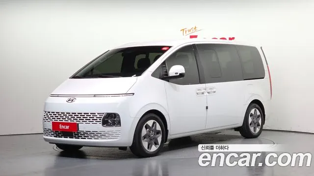 Hyundai Staria 2023 — photo 1