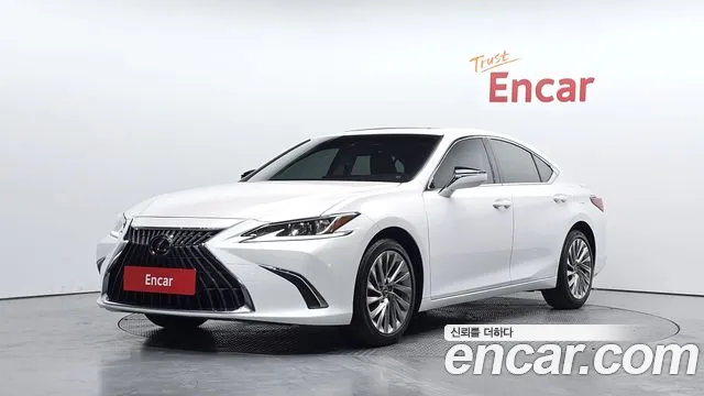 Lexus ES 2023 — photo 1