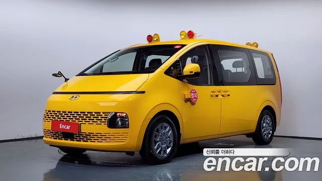 Hyundai Staria 2022 — photo 1