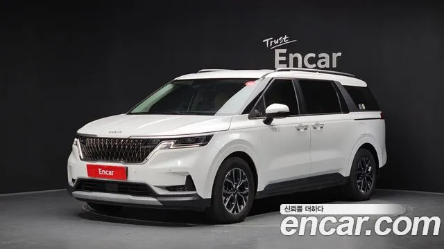 Kia Canival 2023 — photo 1
