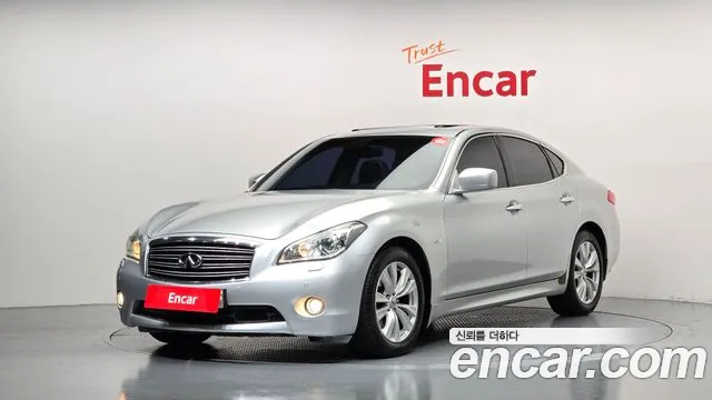 Infiniti M 2011 — photo 1