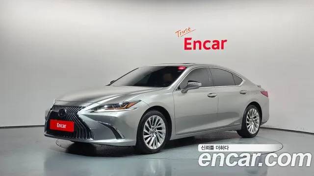 Lexus ES 2021 — photo 1