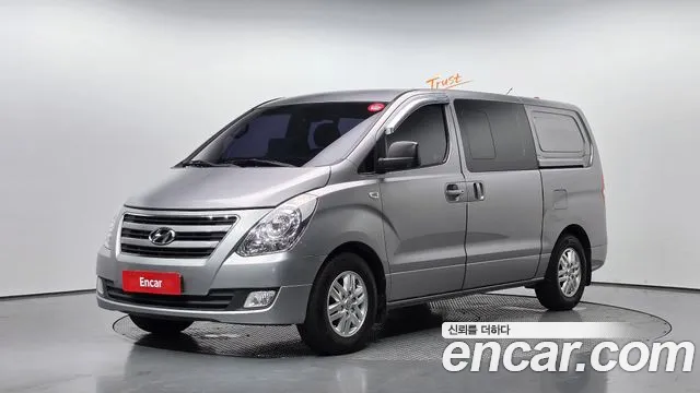 Hyundai Starex 2017 — photo 1
