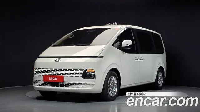 Hyundai Staria 2022 — photo 1