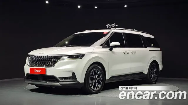 Kia Canival 2023 — photo 1