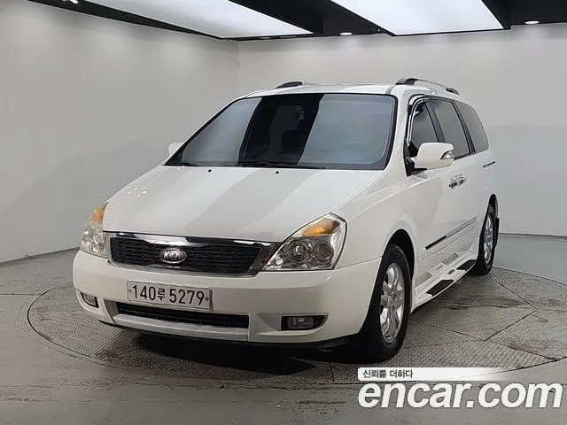 Kia Canival 2011 — photo 1