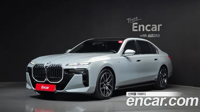 BMW 7-Series 2023 — photo 1