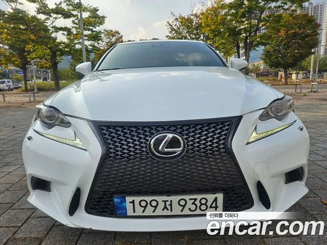 Lexus IS 2014 — photo 1