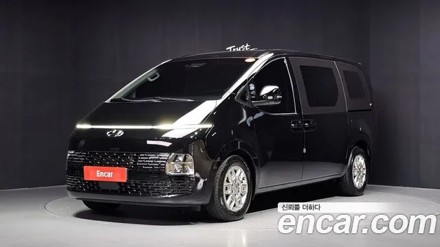 Hyundai Staria 2022 — photo 1