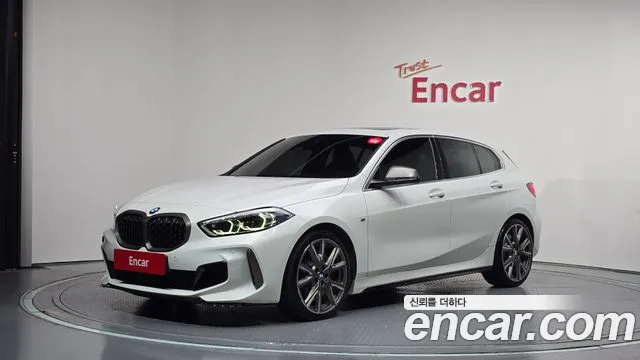 BMW 1-Series 2022 — photo 1