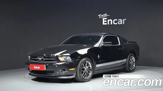 Ford Mustang 2012 — photo 1