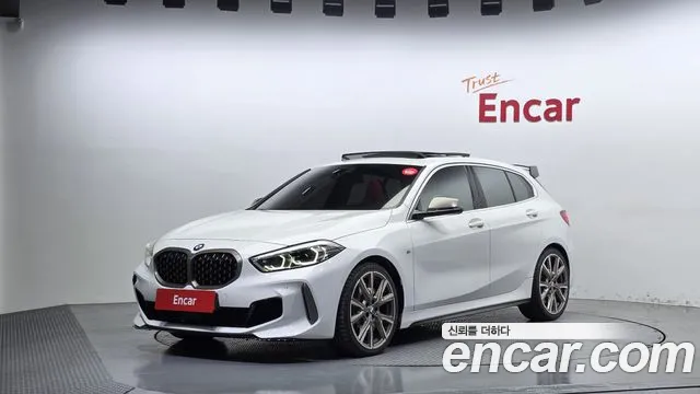BMW 1-Series 2022 — photo 1