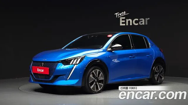 Peugeot 208 2021 — photo 1