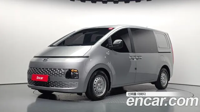 Hyundai Staria 2023 — photo 1