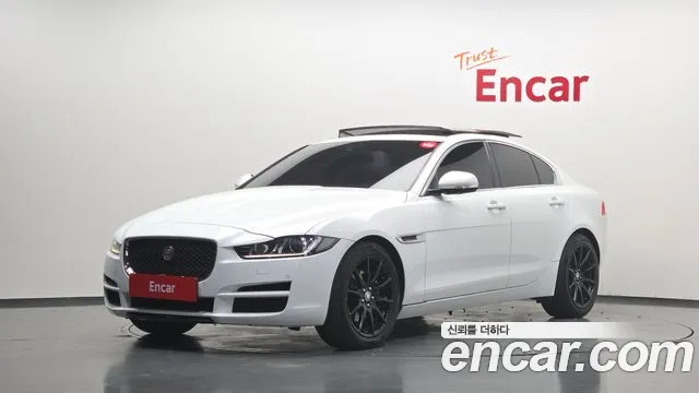 Jaguar XE 2018 — photo 1