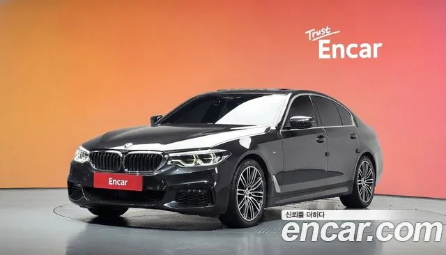 BMW 5-Series 2019 — photo 1