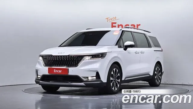 Kia Canival 2023 — photo 1