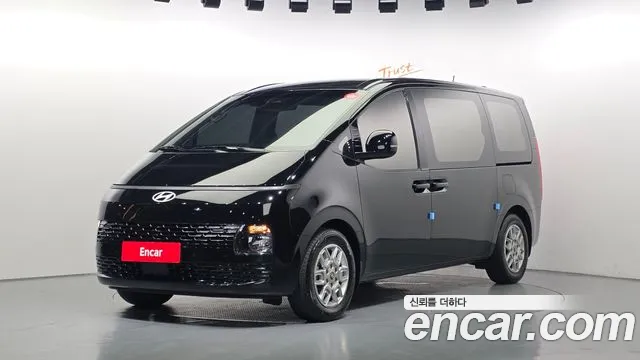 Hyundai Staria 2025 — photo 1