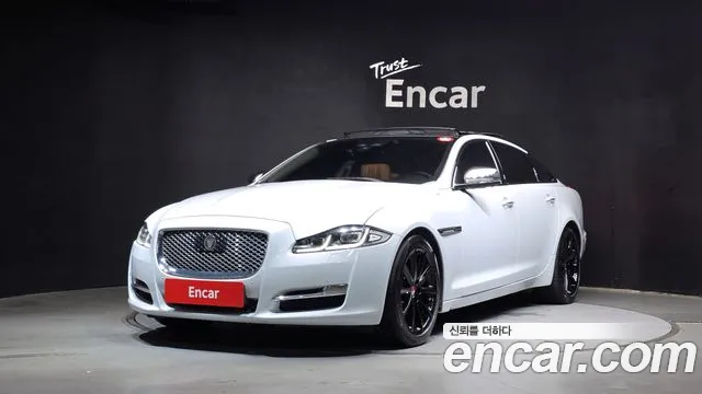 Jaguar XJ 2018 — photo 1