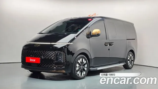 Hyundai Staria 2025 — photo 1