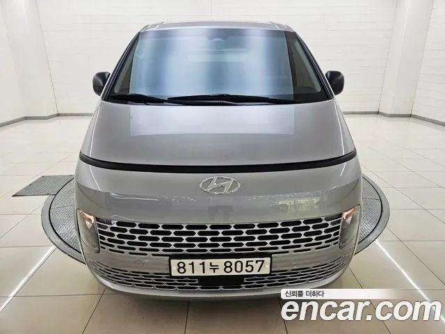 Hyundai Staria 2023 — photo 1