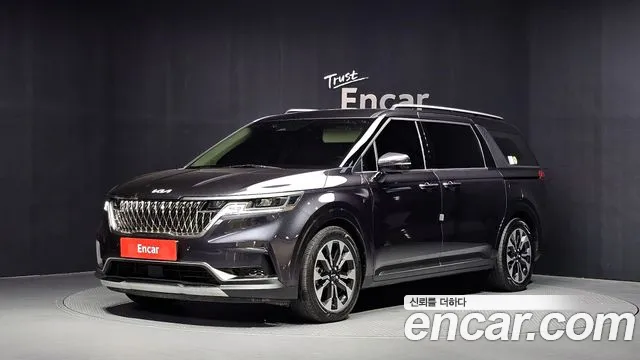 Kia Canival 2023 — photo 1